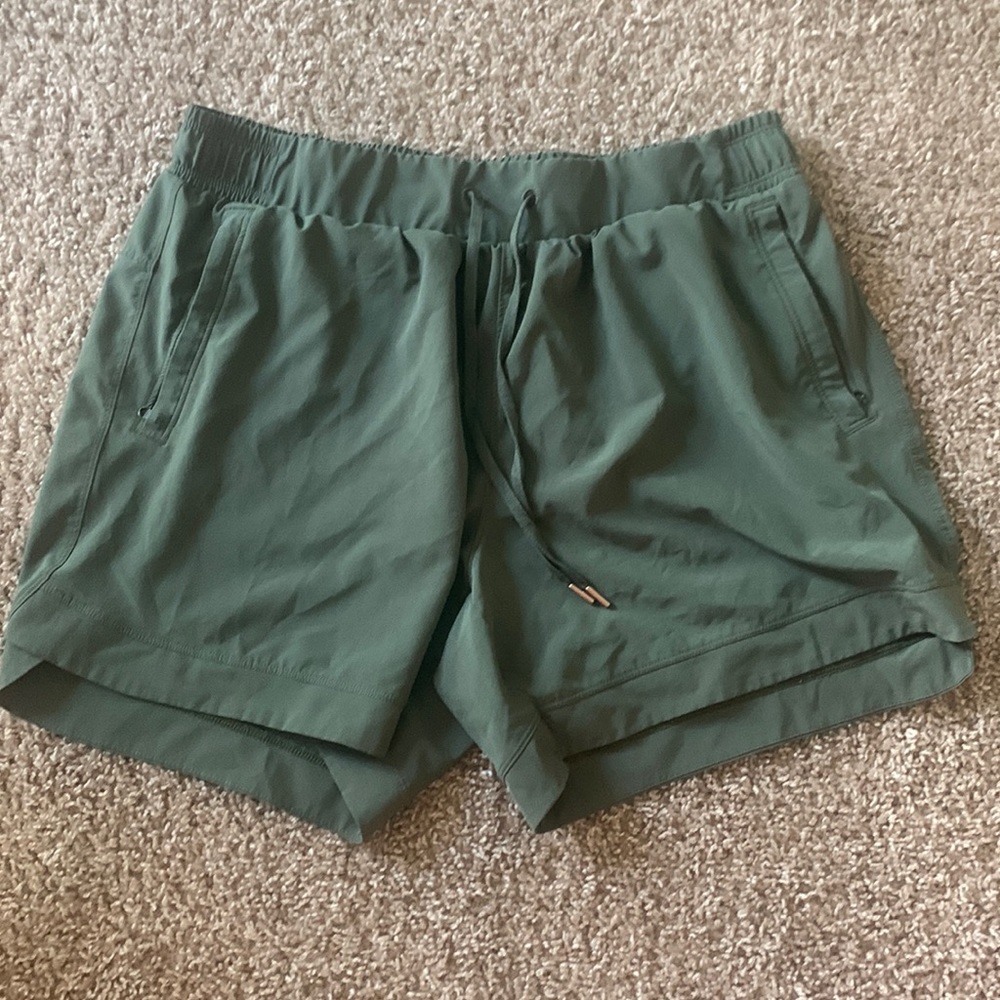 CALIA by Carrie Underwood athletic shorts